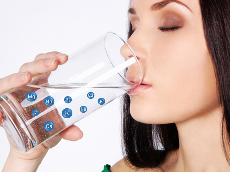 hang-tram-benh-nhan-cho-ray-tiep-can-nguon-nuoc-ion-kiem