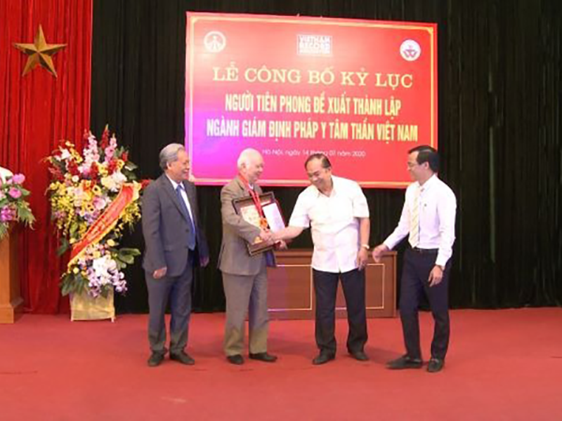 nguoi-tien-phong-de-xuat-thanh-lap-nganh-giam-dinh-phap-y-tam-than-viet-nam