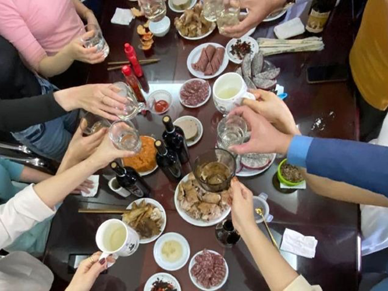 uong-ruou-dip-tet-dung-lam-hanh-dong-nay-neu-khong-muon-vao-vien